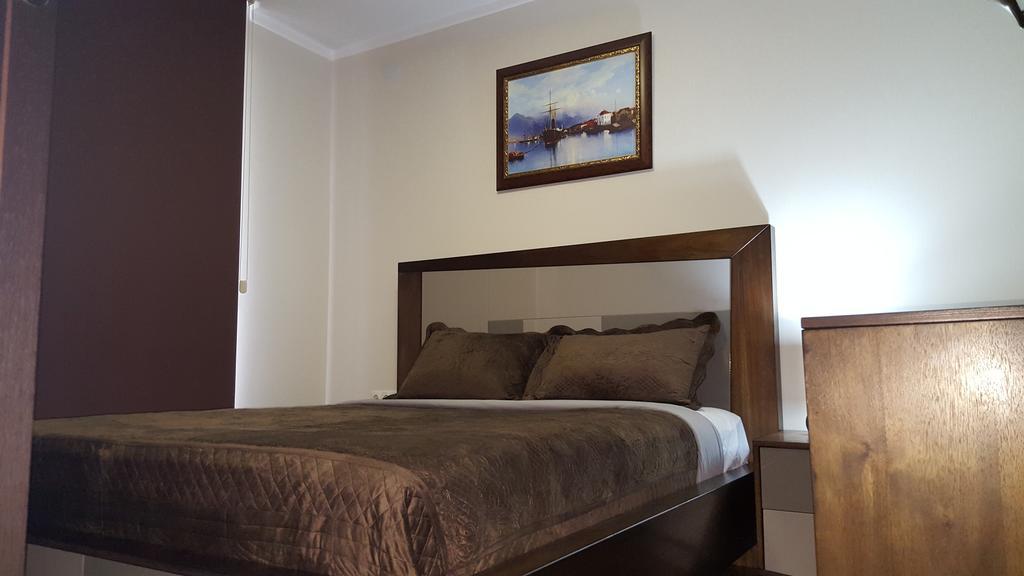 Mimino Apartment Deluxe First Line บาทูมิ ภายนอก รูปภาพ