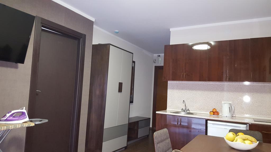 Mimino Apartment Deluxe First Line บาทูมิ ภายนอก รูปภาพ
