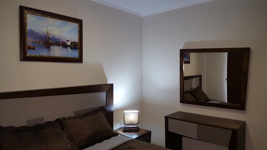 Mimino Apartment Deluxe First Line บาทูมิ ภายนอก รูปภาพ